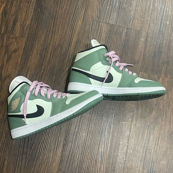 Air jordan 1 mid ‘Dutch Green - Picture 2 of 5